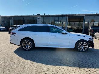Mercedes E-klasse 300 T Avantgard * KAM - AHK - NAV * picture 9