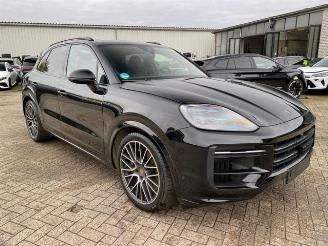 Schadeauto Porsche Cayenne Turbo E-Hybrid *HEAD-UP - PANO - KAM* 2025/3