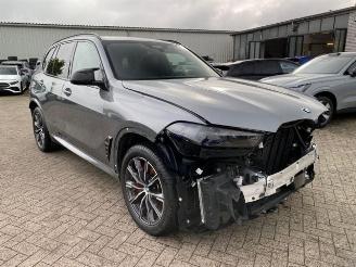 Unfallwagen BMW X5 M60i xDrive *HEAD UP - PANO - AHK - KAM* 2024/11