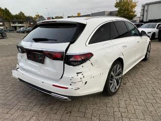 krockskadad bil auto Mercedes E-klasse 300 T Avantgard * KAM - AHK - NAV * 2025/2
