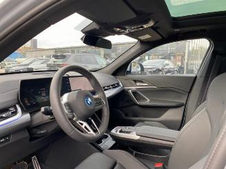 BMW iX2 eDrive20 M Sport *PANO - AHK - KAM - NAVI* picture 19