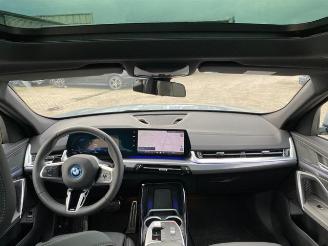 BMW iX2 eDrive20 M Sport *PANO - AHK - KAM - NAVI* picture 22