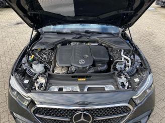 Mercedes E-klasse 300d T 4Matic AMG Lin Prmium*HAD-UP - PANO* picture 13