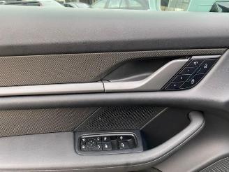 Porsche Taycan Turbo S *PCCB - SOFTCLOSE - PANORAMA* picture 24