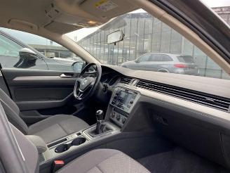 Volkswagen Passat Variant 1.6 TDI Trendline *AHK* picture 19