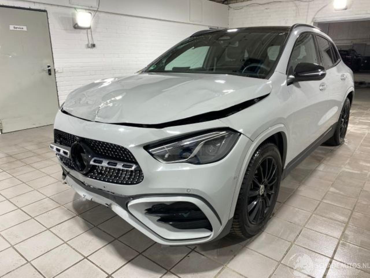 Mercedes GLA 250 4Matic AMG Line Advanced Plus Pano/AHK