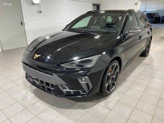 Unfallwagen Cupra Leon VZ SP 1.5 e-Hybrid 200kW AHK/KAM/NAVI 2024/11