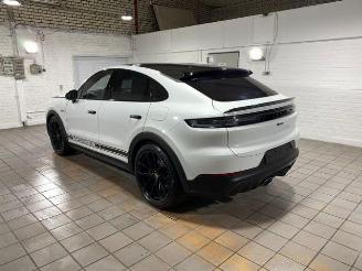 krockskadad bil auto Porsche Cayenne Coupe Turbo E-Hybrid mit GT-Paket 2024/12