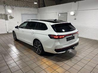 skadebil auto Volkswagen Passat Variant 2.0 TDI DSG R-Line PANO/AHK/KAM 2025/4