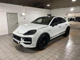 Schadeauto Porsche Cayenne Coupe Turbo E-Hybrid mit GT-Paket HUD 2024/12