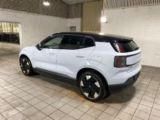 Volvo EX30 Ultra AWD Performance PANO/360/H&K/NAVI picture 3