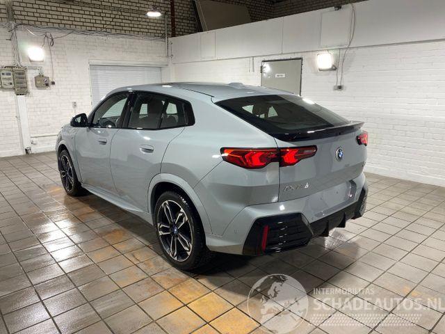 BMW iX2 eDrive20 M Sport PANO/HUD/360/H&K/NAVI