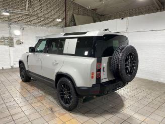 krockskadad bil auto Land Rover Defender S 110 D200 AWD PANO/HUD/360/NAVI 2026/3