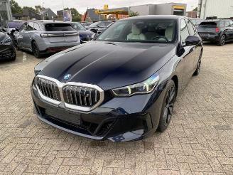 Schadeauto BMW i5 eDrive40 M Sport HUD/360/NAVI 2024/2