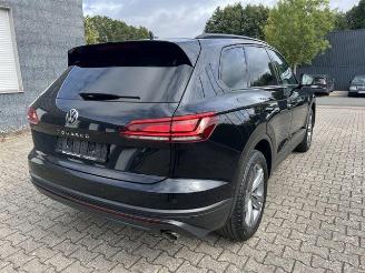damaged passenger cars Volkswagen Touareg 3.0 TDI 4Motion PANO/HUD/KAM/NAVI 2022/12