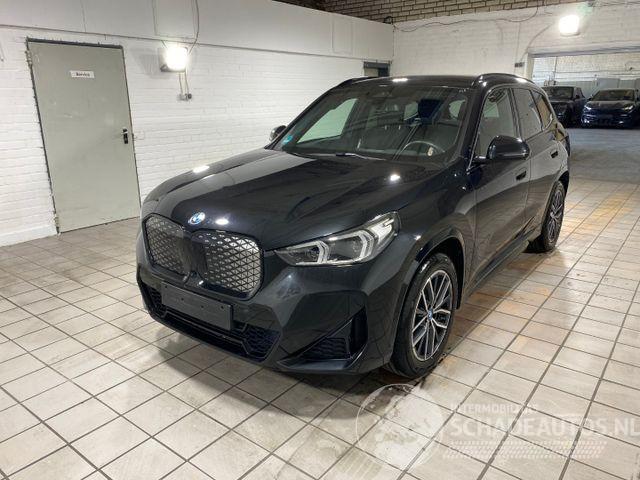 BMW iX1 eDrive20 M Sport HUD/AHK/360 - Drivable