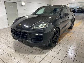 krockskadad bil auto Porsche Cayenne Coupe GTS STANDHZG/CHRONO/PANO/AHK/360 2025/3