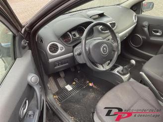 Renault Clio Clio III (BR/CR), Hatchback, 2005 / 2014 1.6 16V picture 9