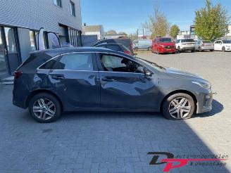 Kia Cee d Ceed (CDB5/CDBB), Hatchback 5-drs, 2018 1.0i T-GDi 12V picture 4