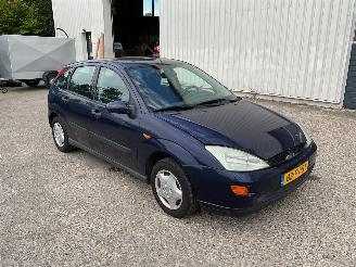 skadebil auto Ford Focus Automaat 2000/7