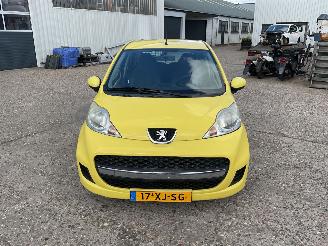 Peugeot 107 5deurs benzine picture 2