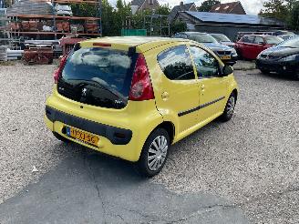 Peugeot 107 5deurs benzine picture 5