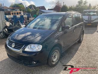 Vrakbiler auto Volkswagen Touran Touran (1T1/T2), MPV, 2003 / 2010 2.0 FSI 16V 2005/4