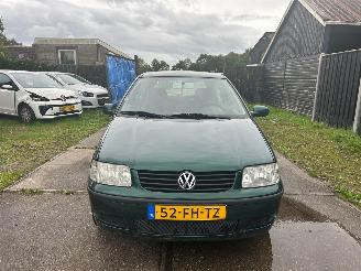 skadebil auto Volkswagen Polo Automaat APK 2000/3