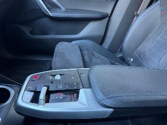 BMW X1 BMW X1 30 e xDrive M Sport PANO Trekhaak 360view HUD Start en rijd! picture 36