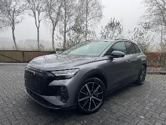 Schadeauto Audi Q4 Audi Q4 e-tron 45 e-tron Quattro HUD S-Line Trekhaak Leer VOL 2025/1