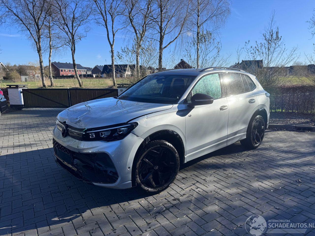 Volkswagen Tiguan Volkswagen Tiguan 1.5 eTSI DSG R-Line Leder HUD Camera VOL