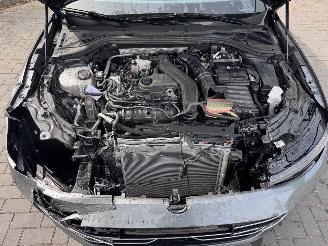 Volkswagen Passat Volkswagen Passat Variant 1.5 eTSI R-Line Panorama Trekhaak VOL! picture 21