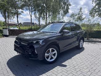 Schadeauto Volkswagen Tiguan Volkswagen Tiguan 1.5 TSI eHybrid R-Line PANO Massage Trekhaak Sportstoelen ! 2024/10
