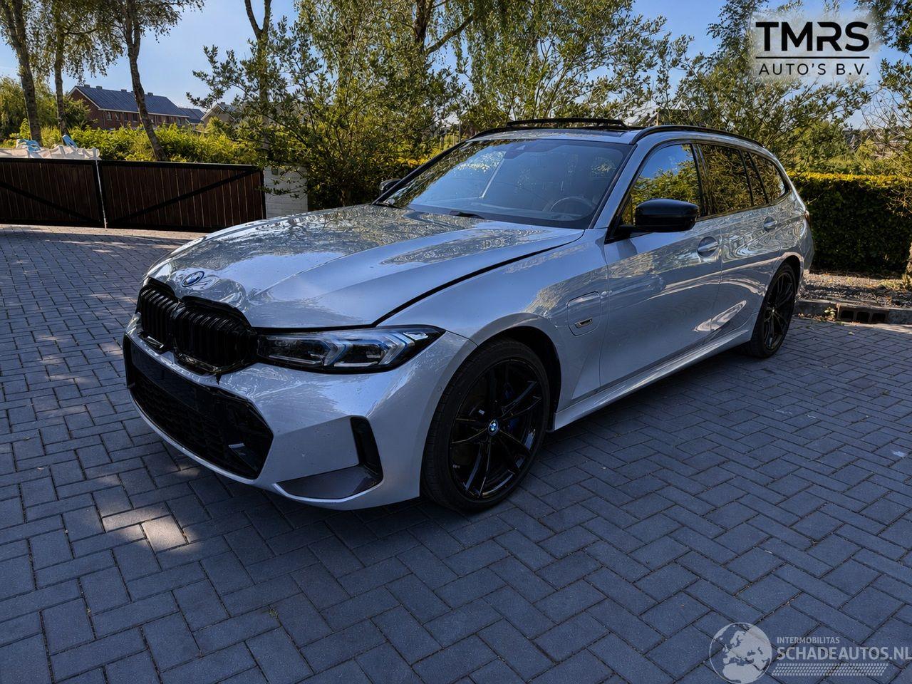BMW 3-serie BMW 330e Touring M Sport PANORAMA HUD AHK Nardogrey VOL VOL