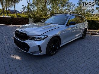 Schadeauto BMW 3-serie BMW 330e Touring M Sport PANORAMA HUD AHK Nardogrey VOL VOL 2023/5