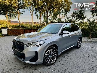 skadebil auto BMW iX1 iX1 30 xDrive M Sport PANO HUD Frozen-Grey VOLL 2023/4