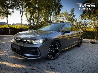 Coche accidentado Volkswagen Passat Passat Variant 2.0 TDI 110 kW 3x R-line PANO HUD 2025/10