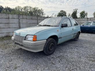 skadebil auto Opel Kadett 1 OWNER 1985/1