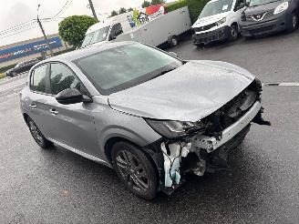 Damaged car Peugeot 208  2022/1
