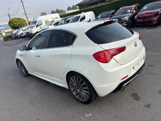 Vaurioauto  passenger cars Alfa Romeo Giulietta QUADRIFOGLIO 2011/1