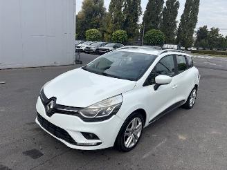 damaged passenger cars Renault Clio GRAND TOUR 2017/3