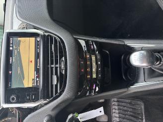 Peugeot 208  picture 9