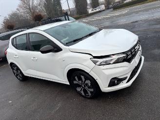 krockskadad bil auto Dacia Sandero  2025/5
