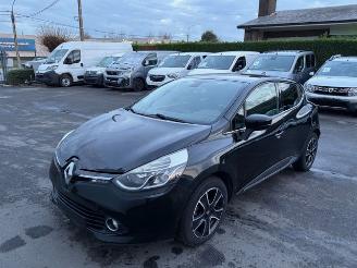damaged passenger cars Renault Clio  2014/10
