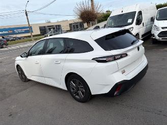 damaged passenger cars Peugeot 308  2022/9