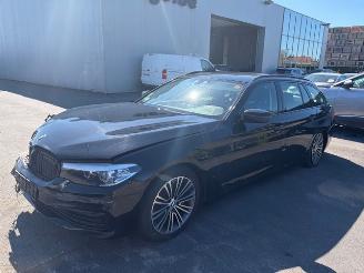 skadebil auto BMW 5-serie 530D AUTOMAAT SPORT LINE 2019/10