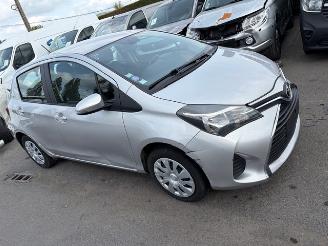 krockskadad bil auto Toyota Yaris  2015/3