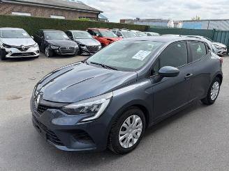 krockskadad bil auto Renault Clio  2021/10