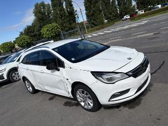 krockskadad bil auto Opel Astra  2017/1