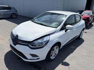 Vaurioauto  passenger cars Renault Clio  2020/6